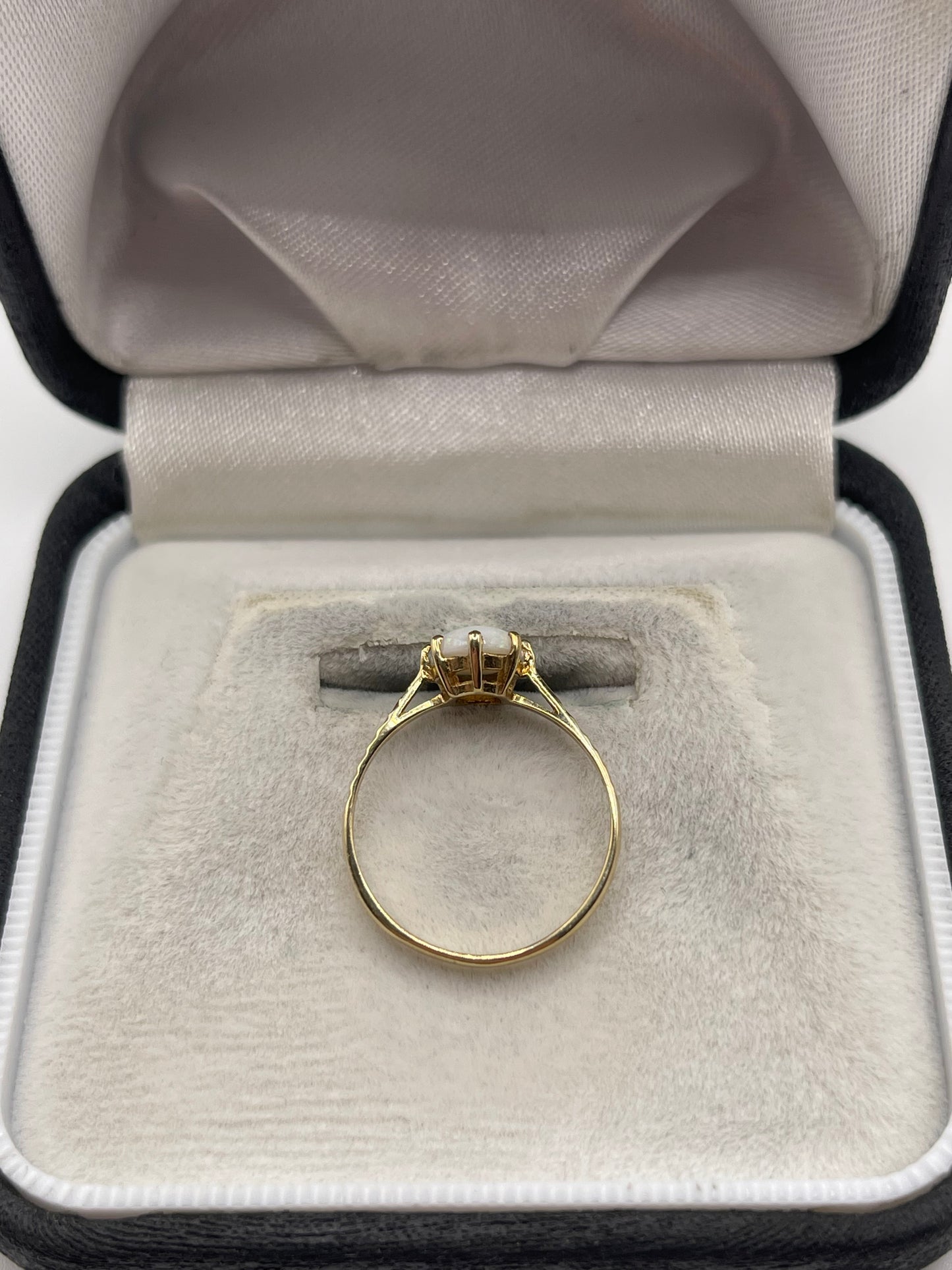 9ct gold opal ring