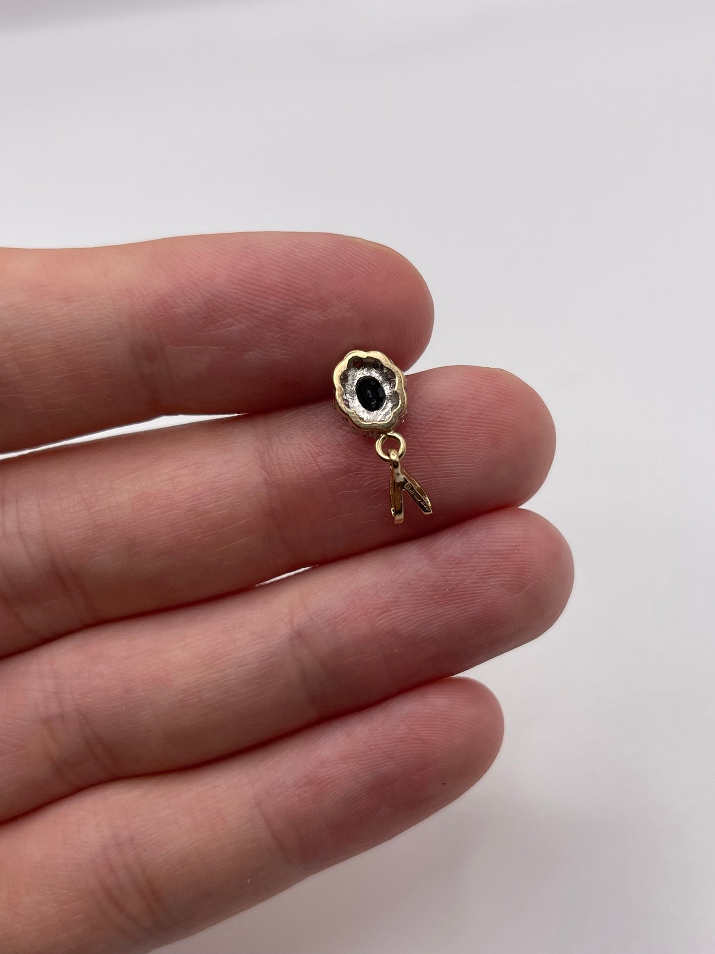 9ct gold sapphire and diamond pendant