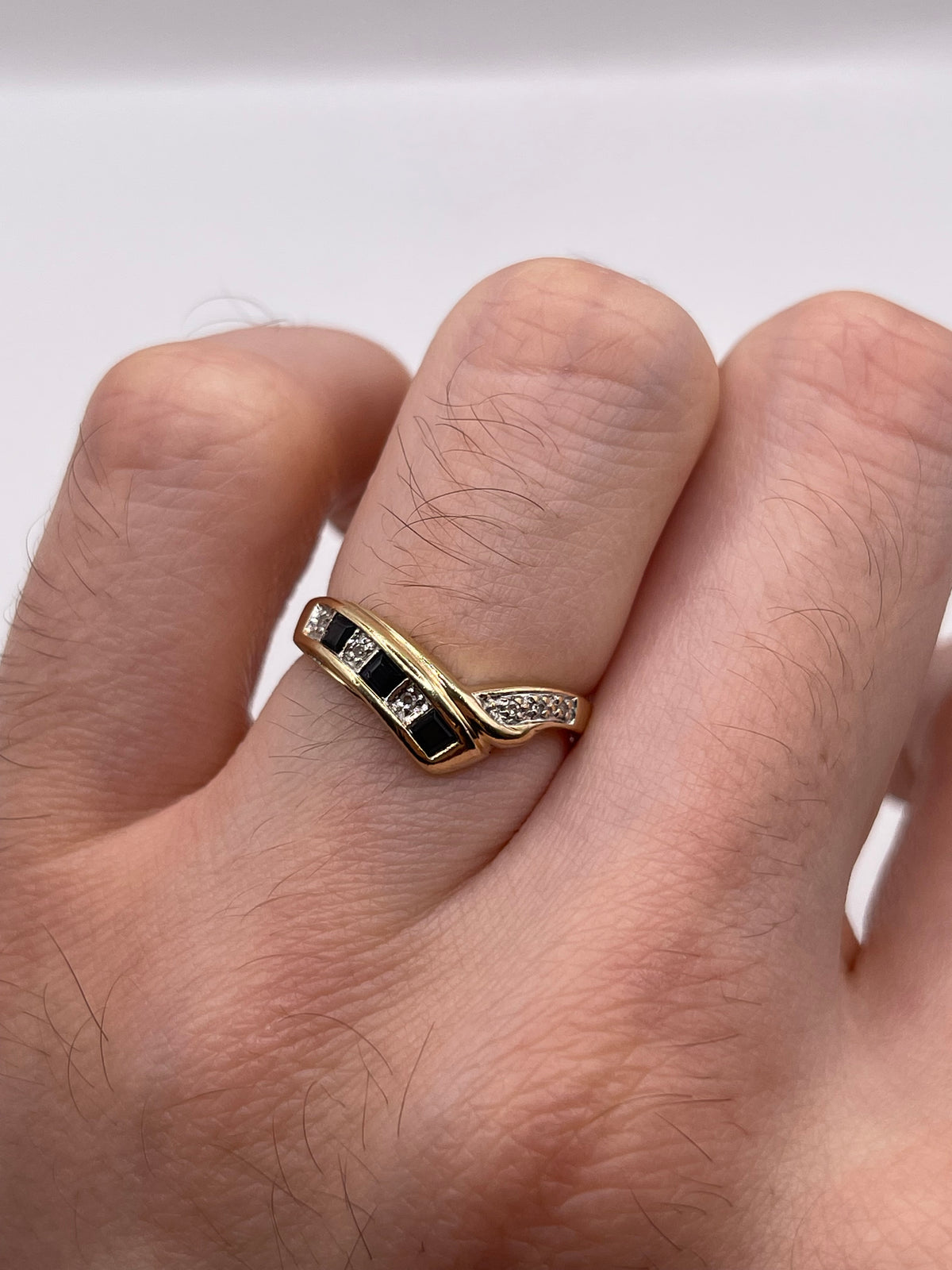 9ct gold sapphire and diamond ring
