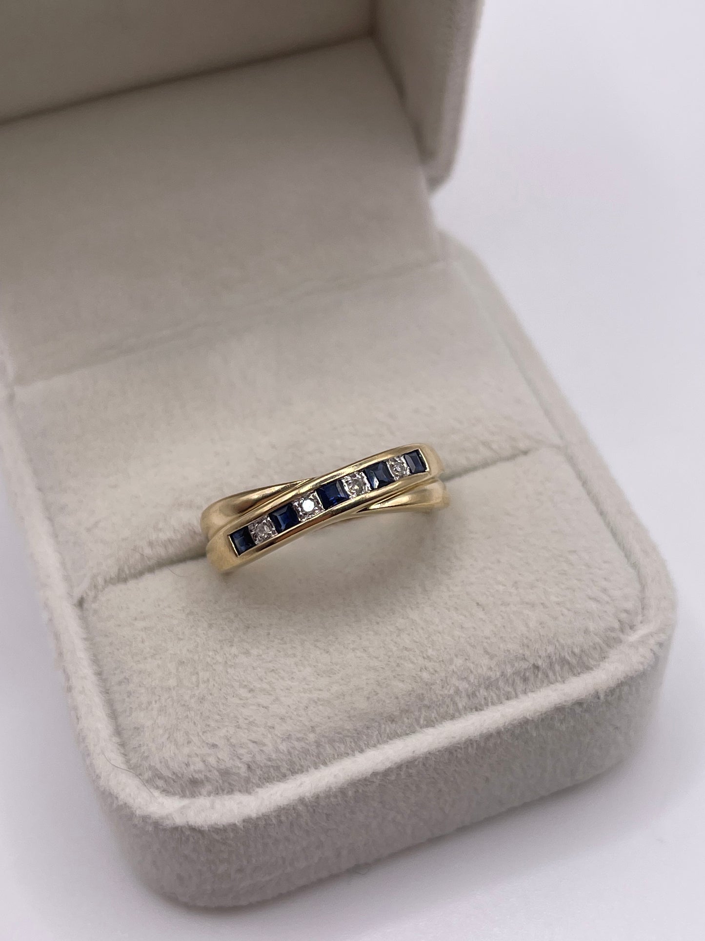 9ct gold sapphire and diamond ring