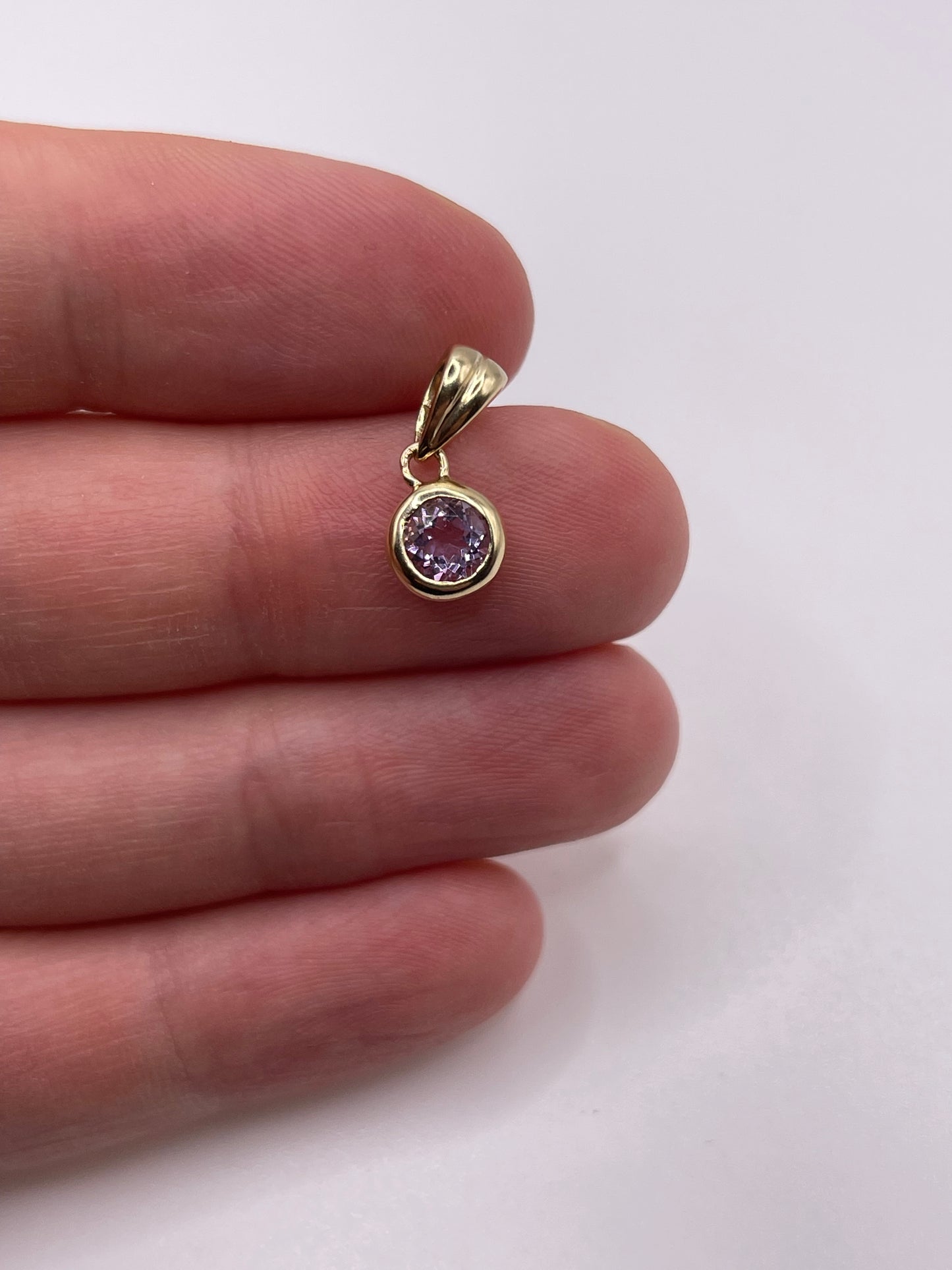 9ct gold amethyst pendant