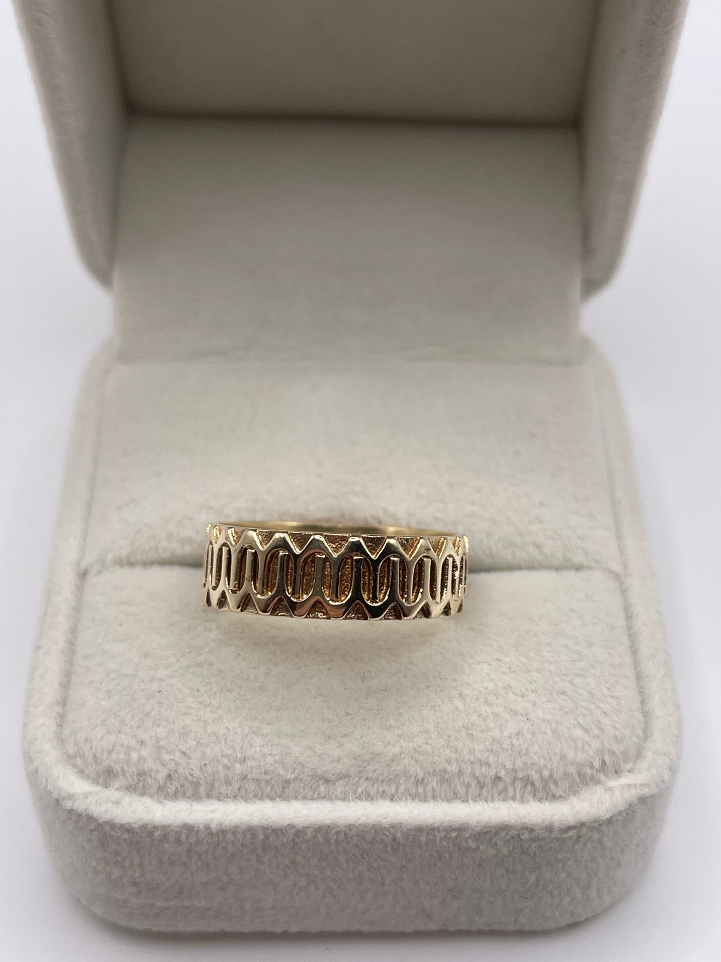 9ct gold patterned band