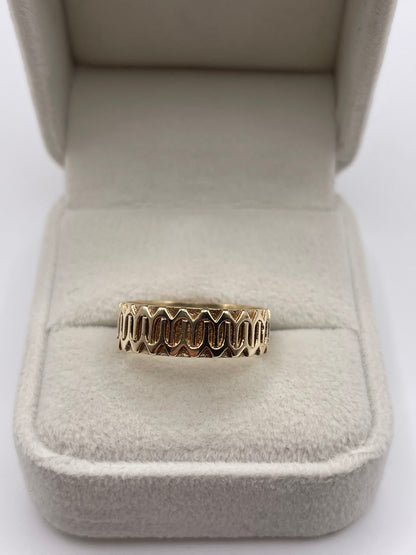 9ct gold patterned band