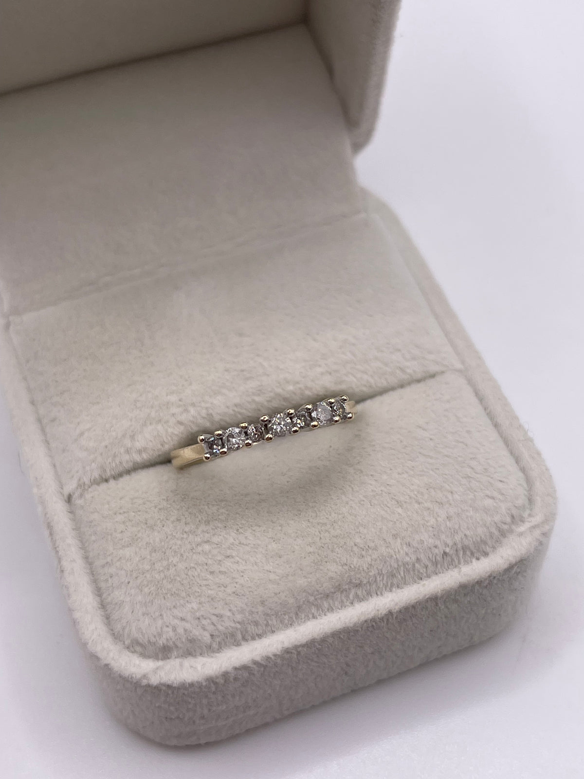9ct gold diamond ring