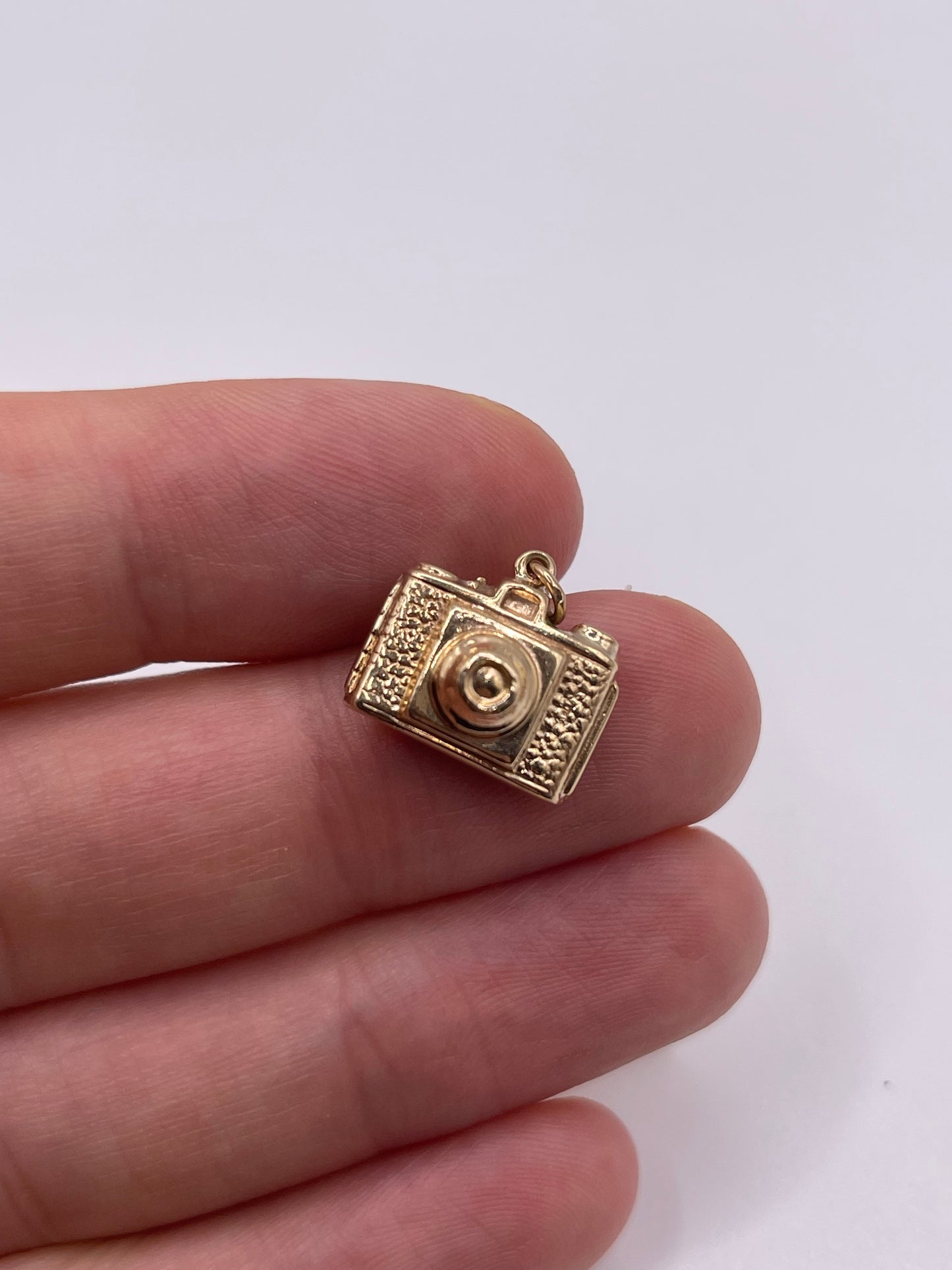 9ct gold camera charm