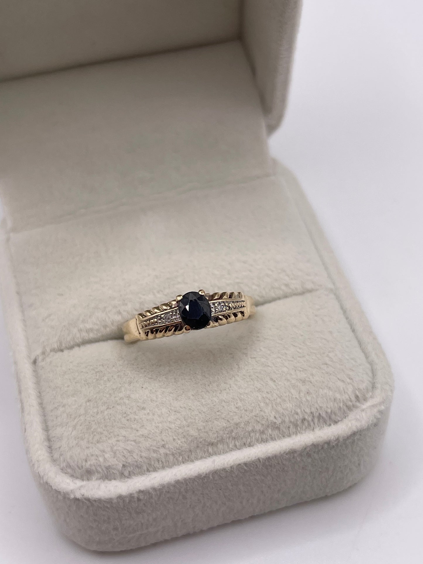 9ct gold sapphire and diamond ring