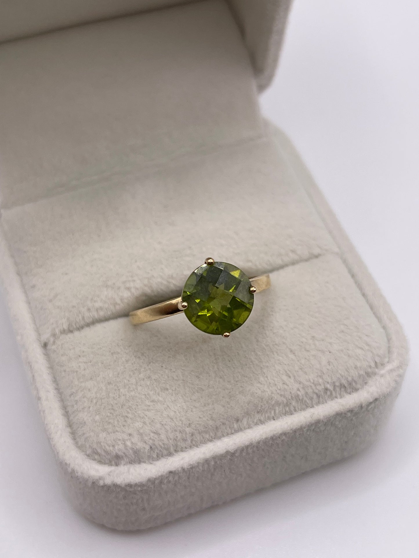 9ct gold quartz ring