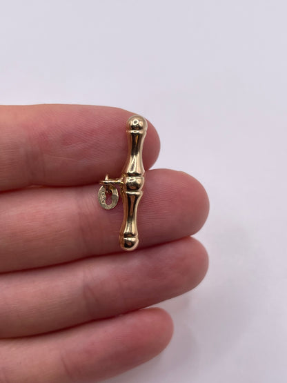 9ct gold t bar pendant