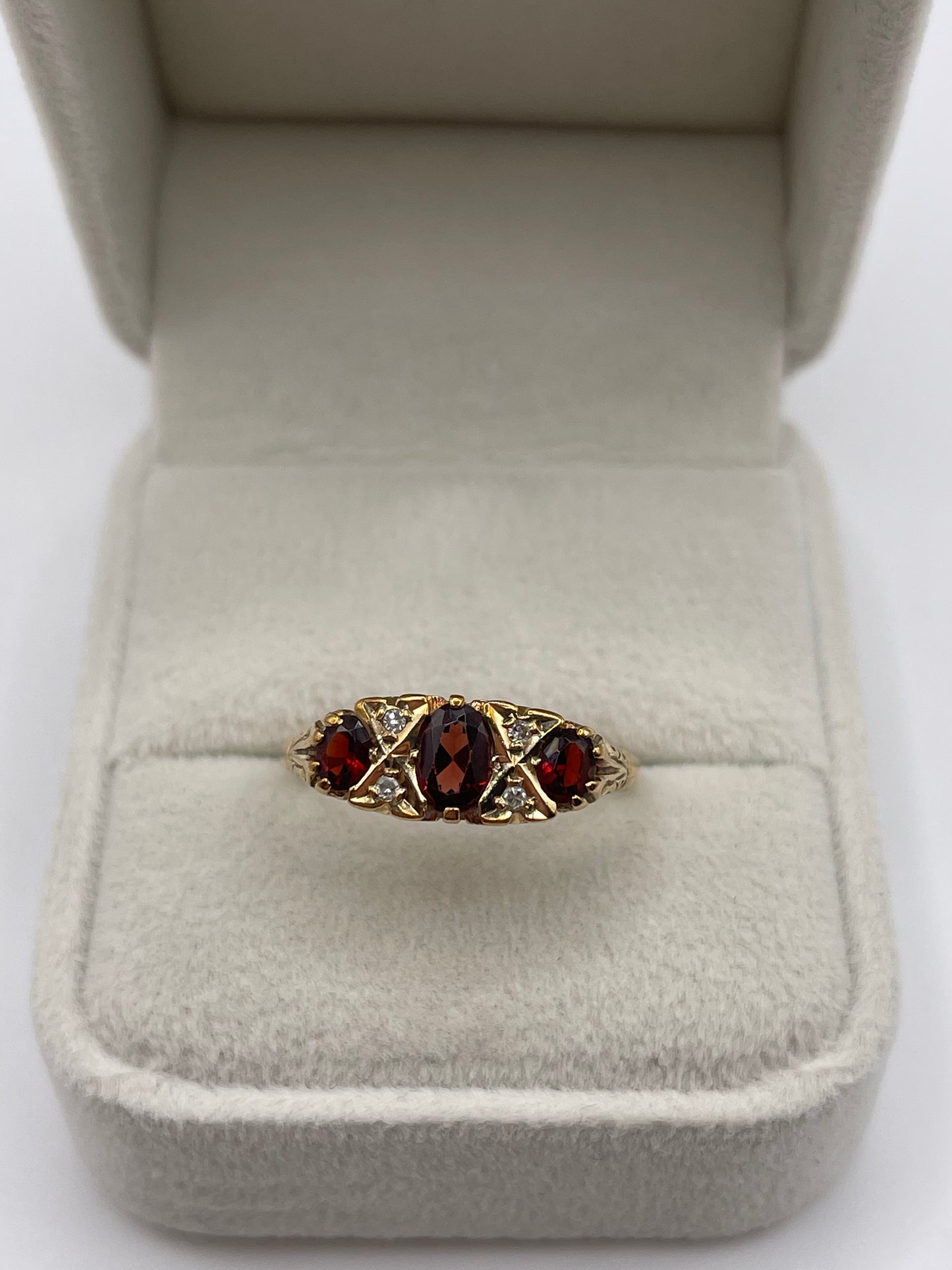 9ct gold garnet and diamond ring