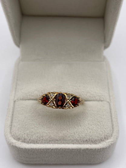 9ct gold garnet and diamond ring