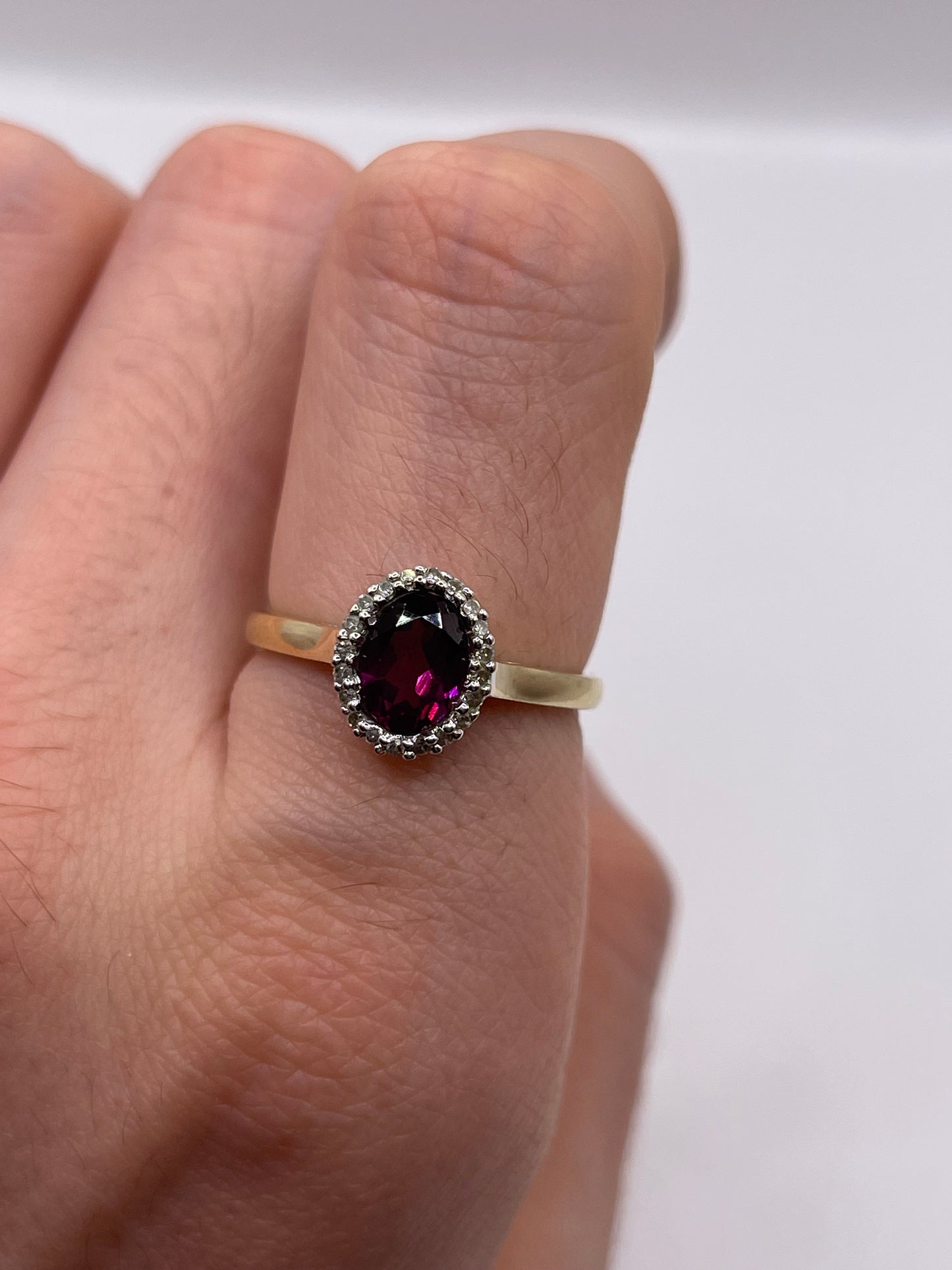 9ct gold garnet and diamond ring