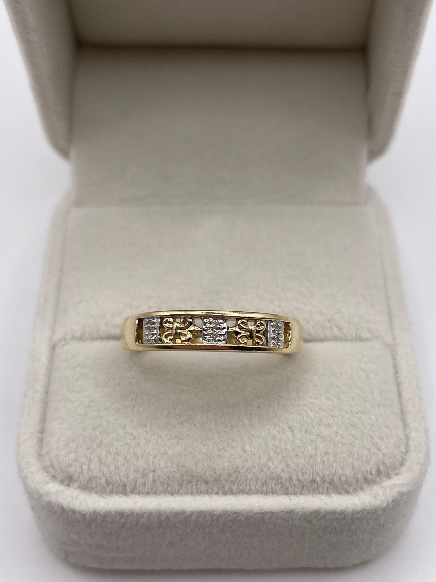 9ct gold diamond ring