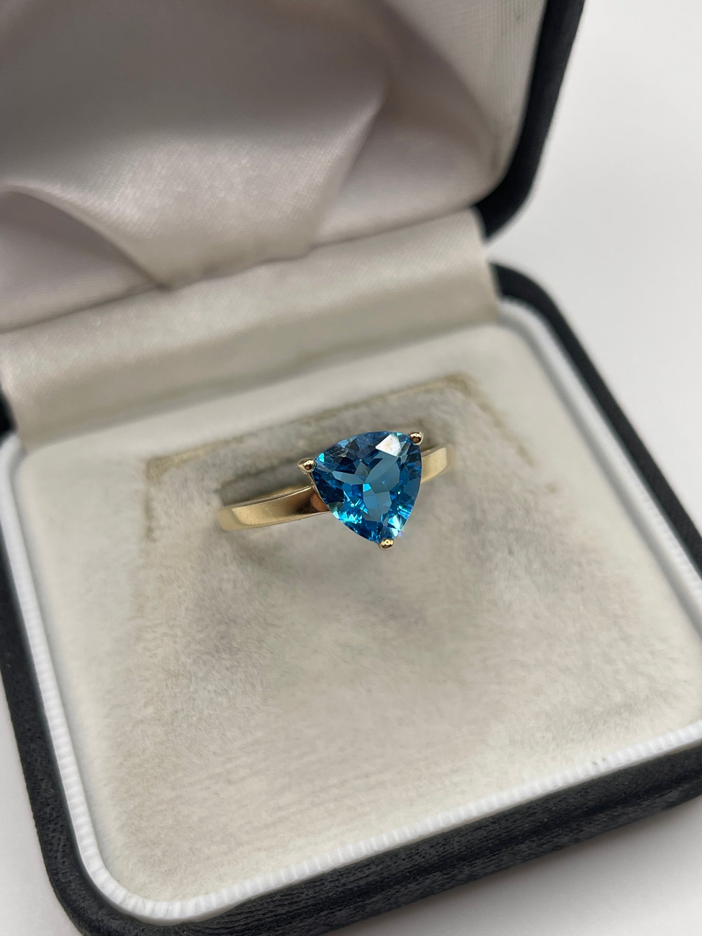 9ct gold topaz ring
