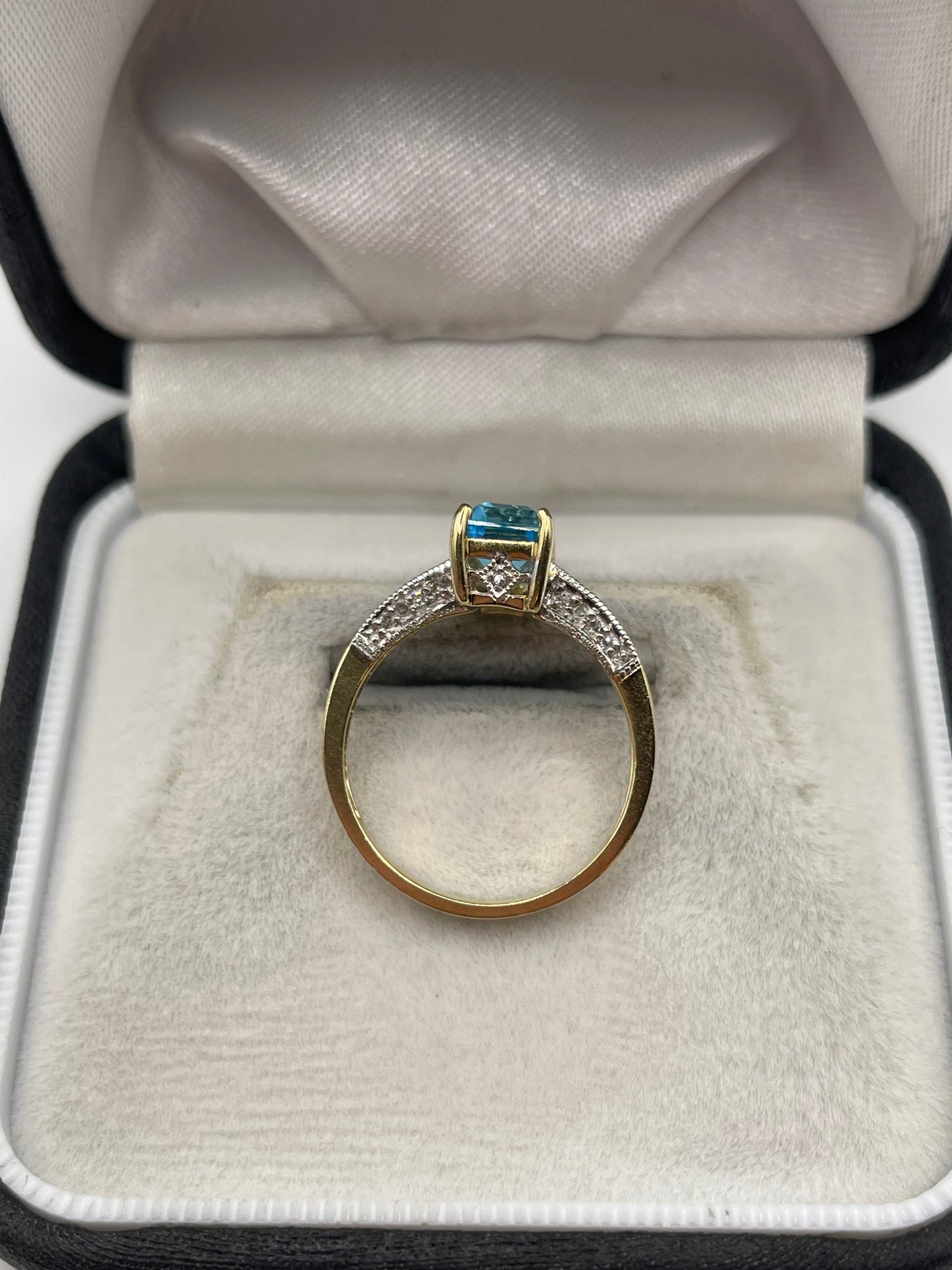 9ct gold topaz and diamond ring
