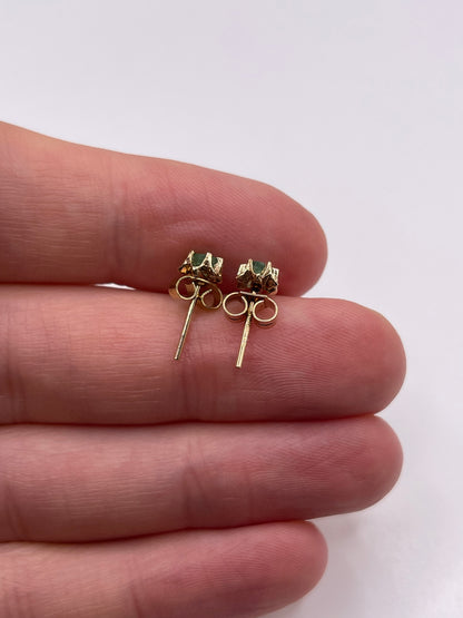 9ct gold emerald stud earrings