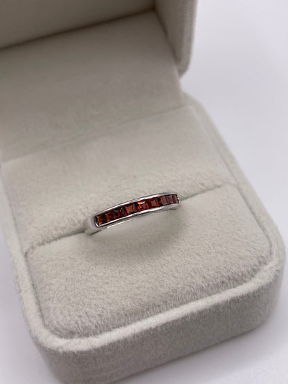 9ct white gold garnet ring