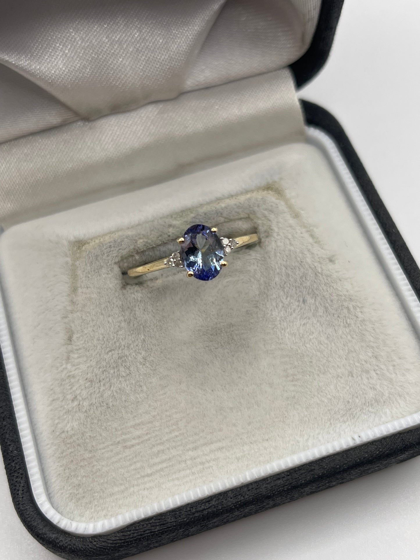 9ct gold tanzanite and diamond ring