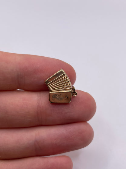9ct gold accordion charm