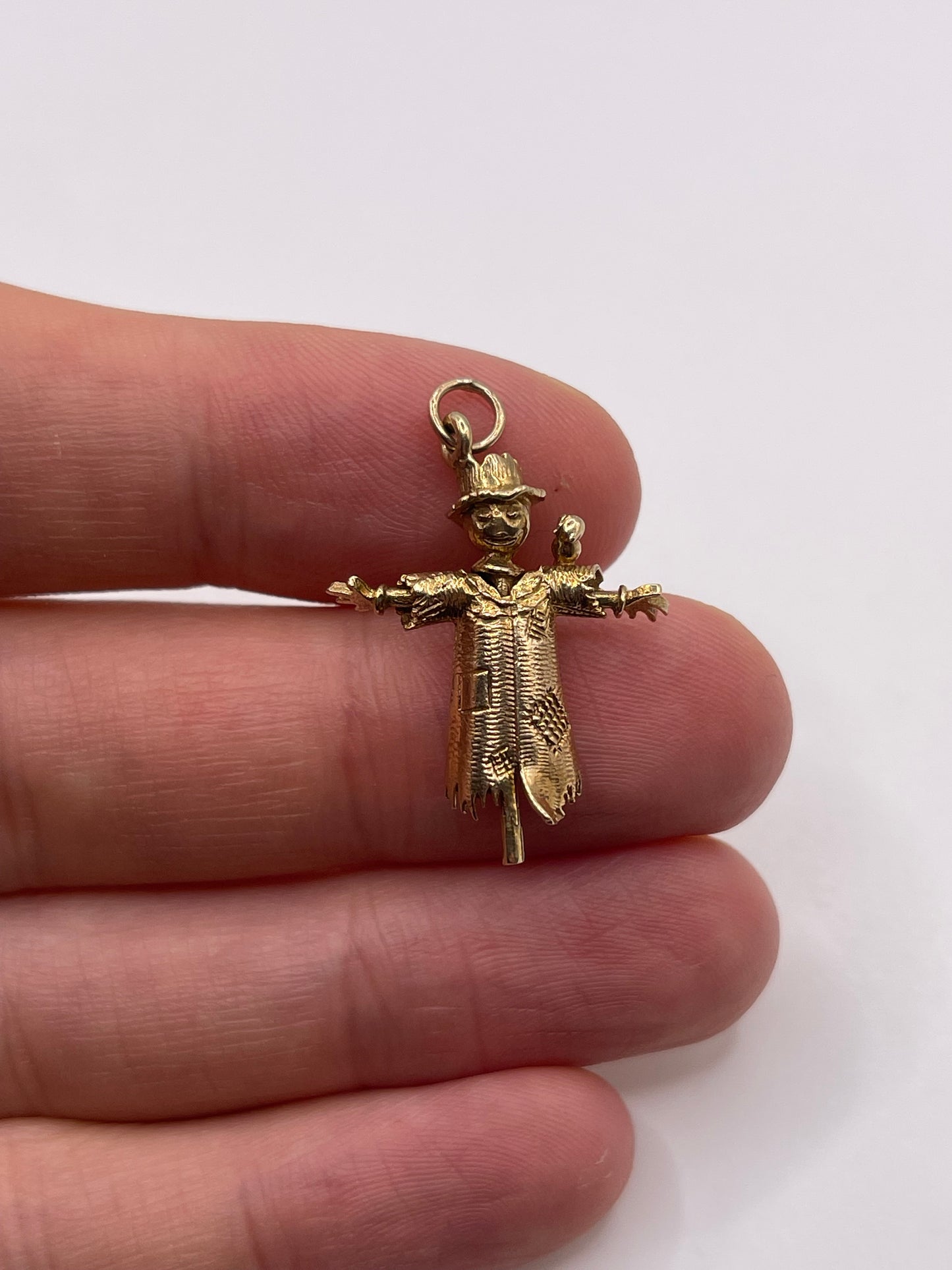 9ct gold scarecrow charm