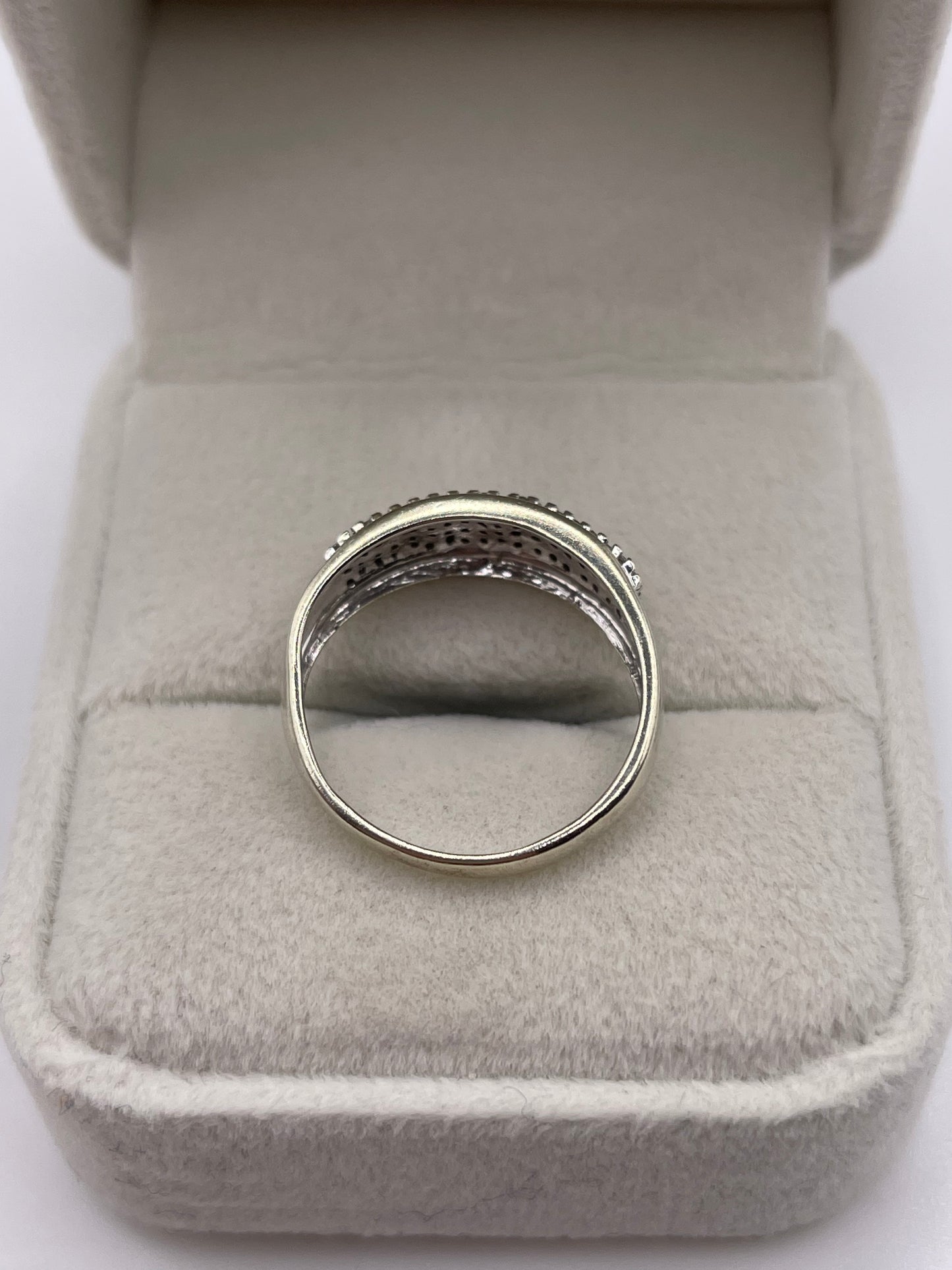 9ct white gold diamond cluster ring