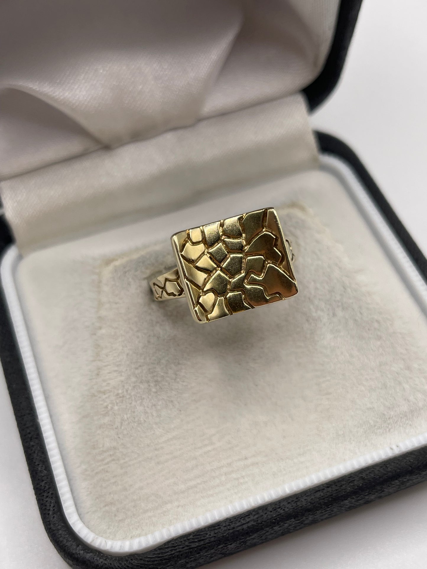 9ct gold ring