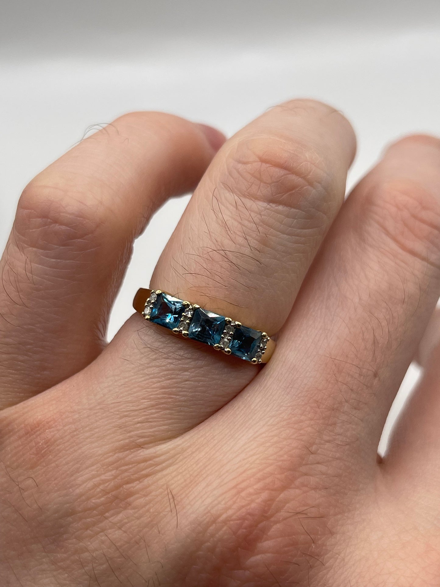 9ct gold topaz and diamond ring