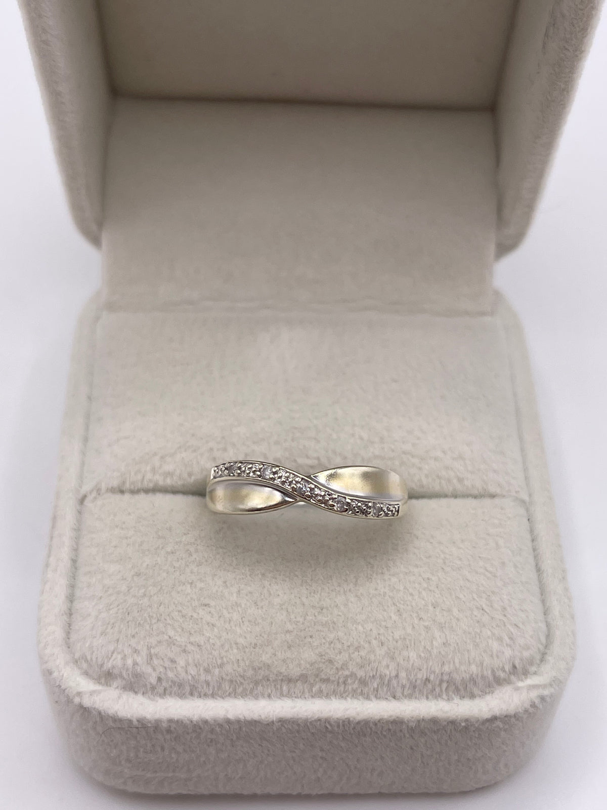 9ct two tone gold diamond ring