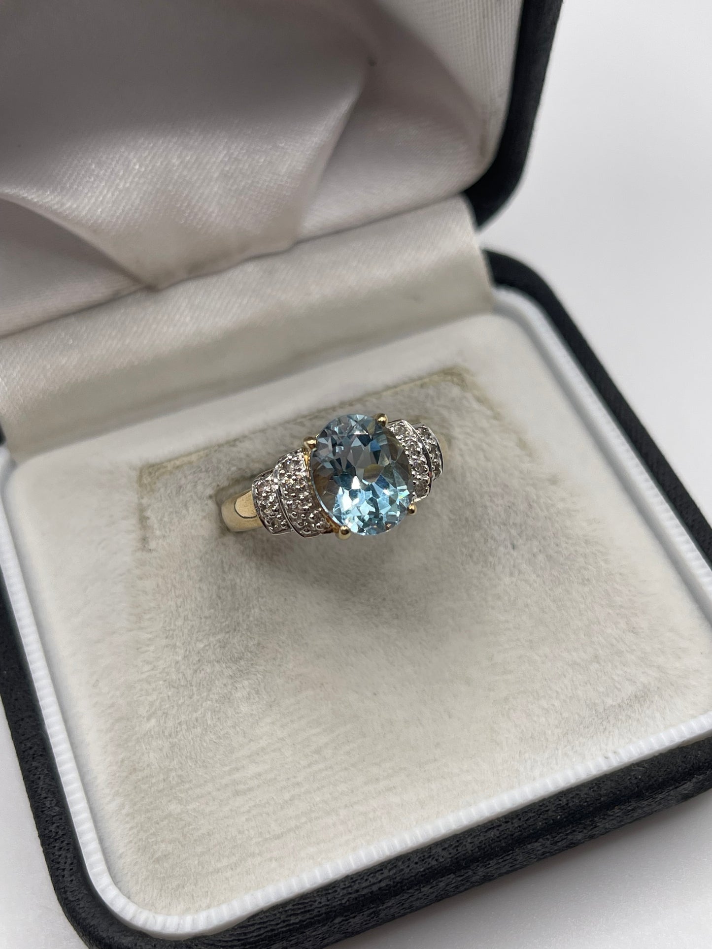 9ct gold aquamarine and diamond ring