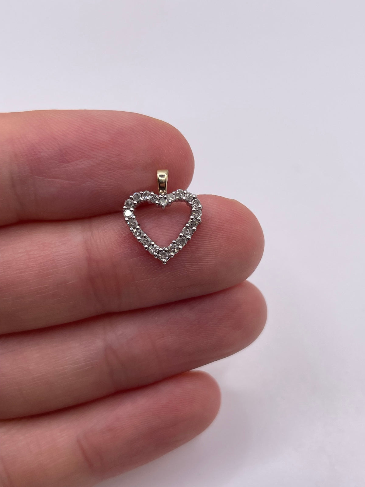 9ct gold diamond heart pendant