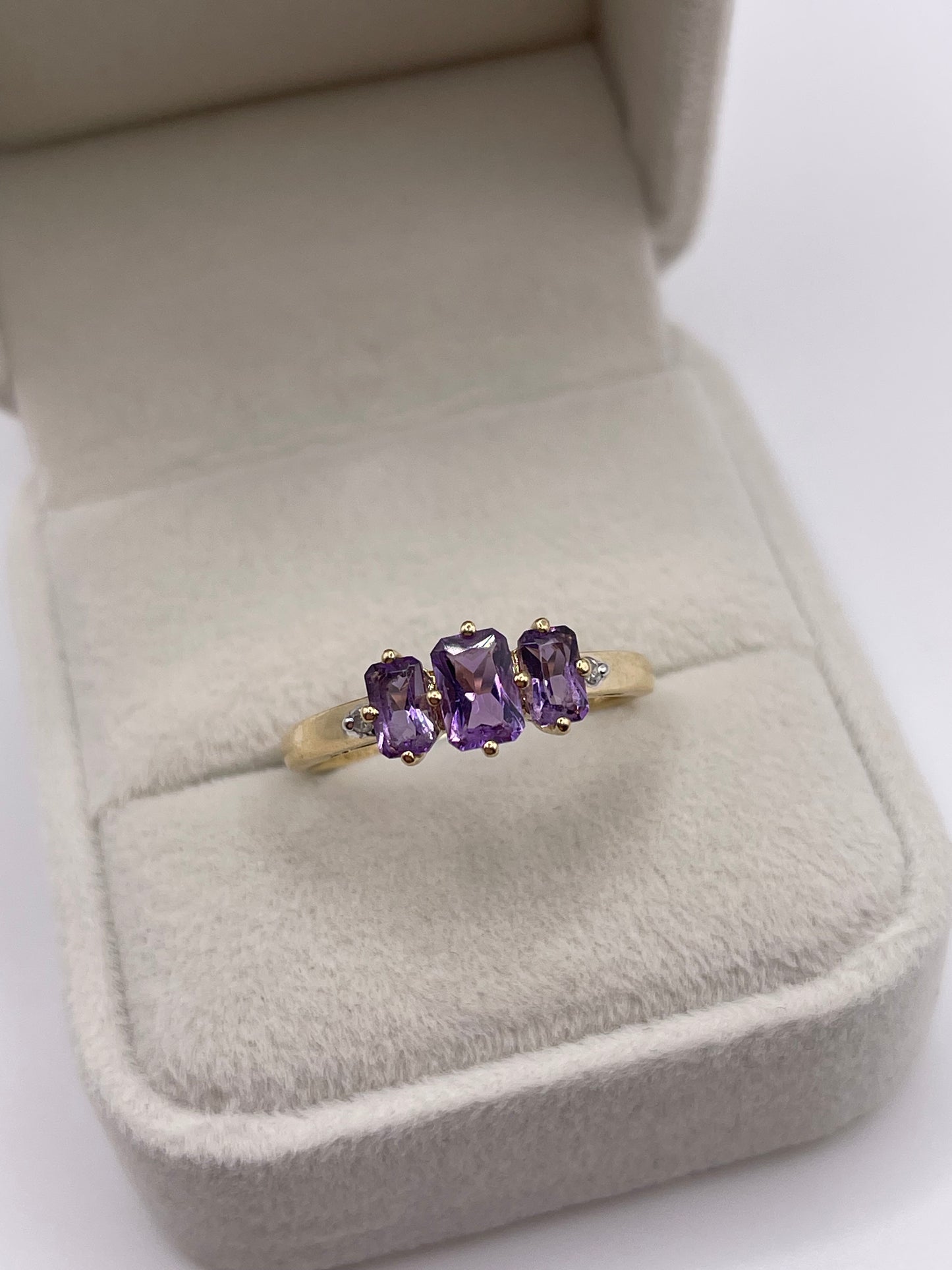 9ct gold amethyst and diamond ring
