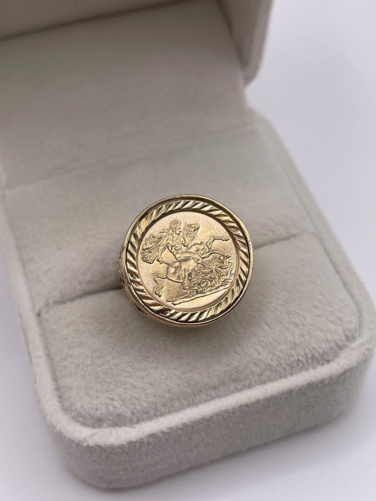 9ct gold medallion ring