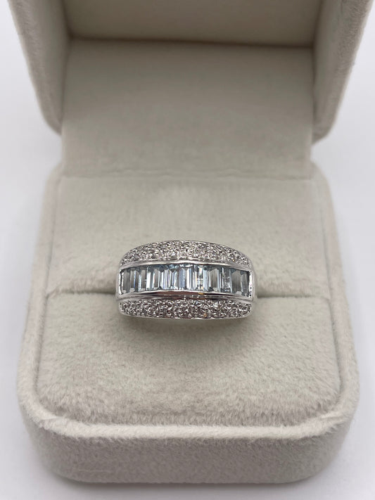 9ct white gold aquamarine and diamond ring