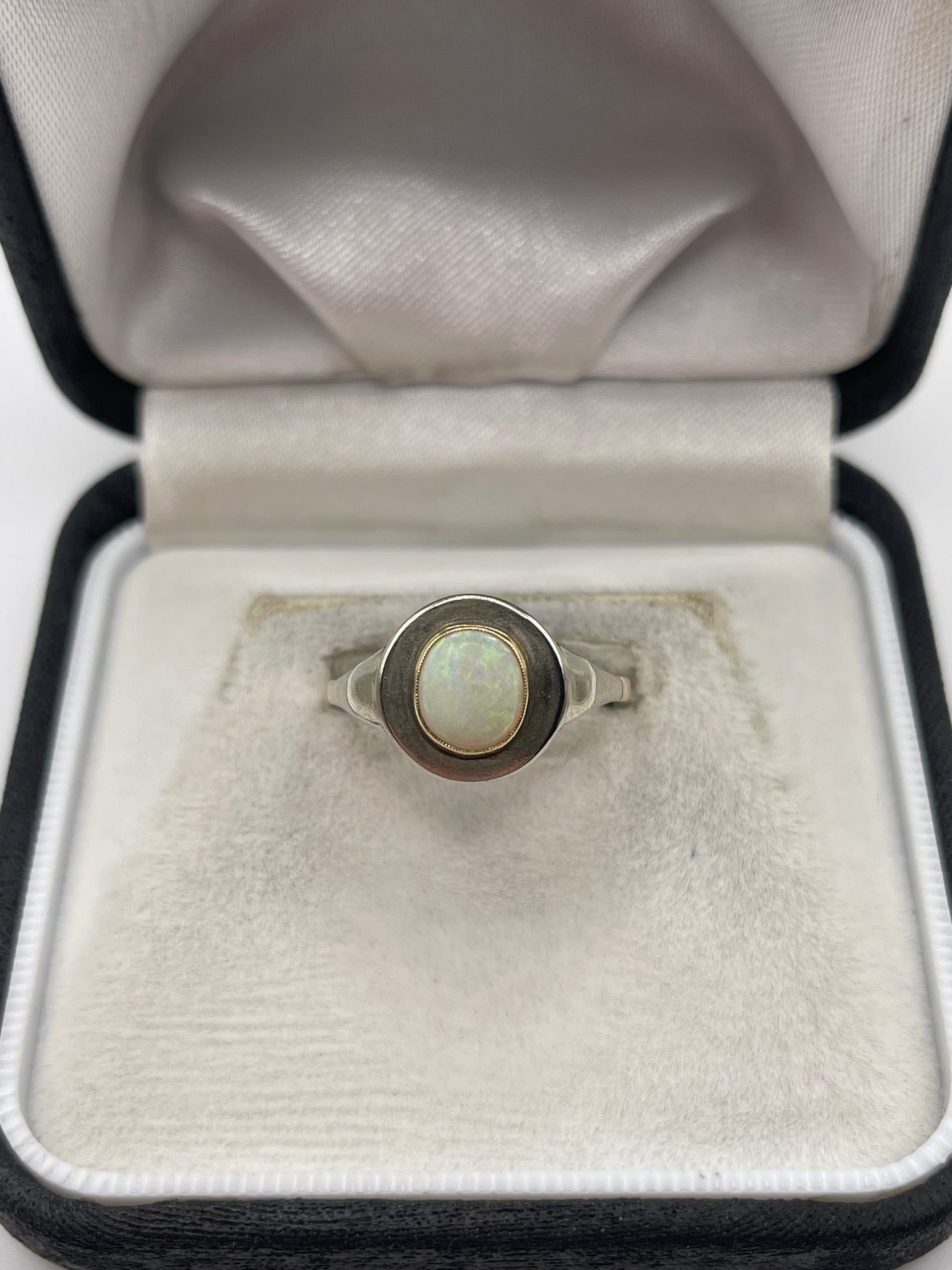 Antique 9ct gold opal ring