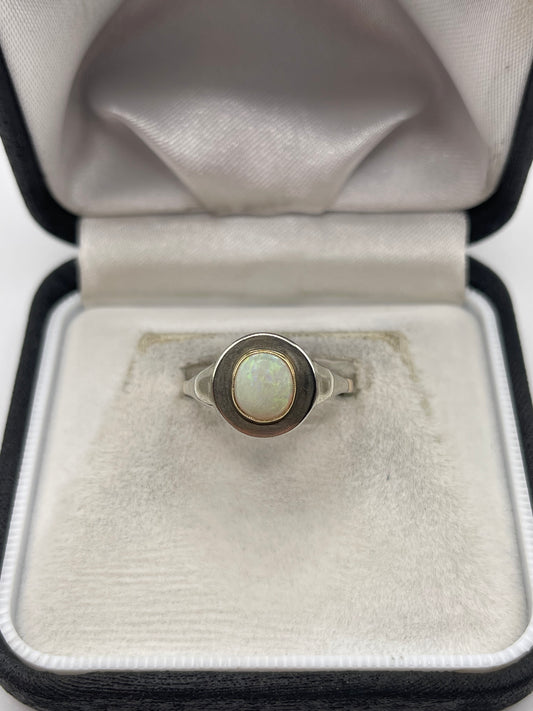 Antique 9ct gold opal ring