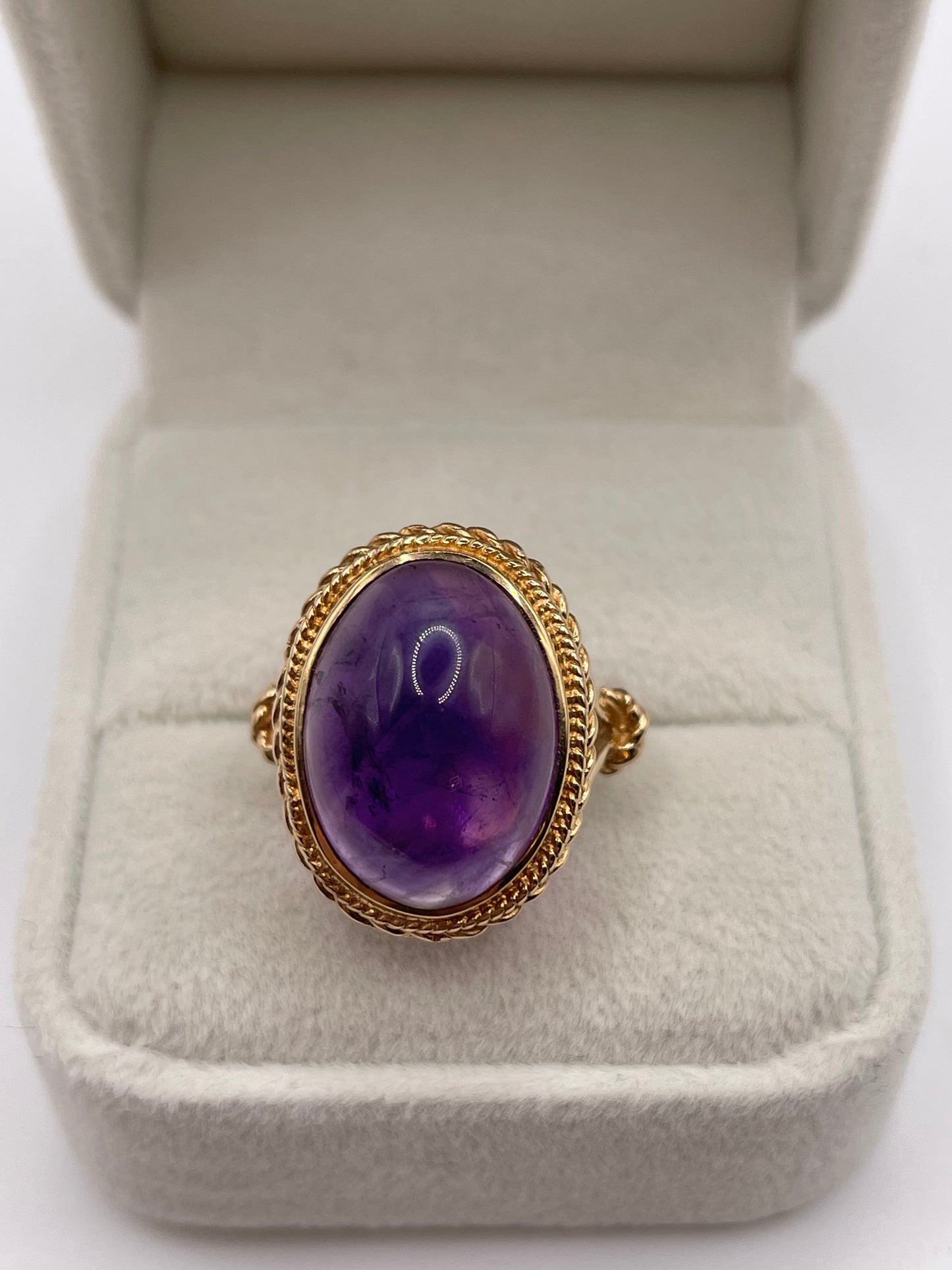 9ct gold cabochon amethyst ring