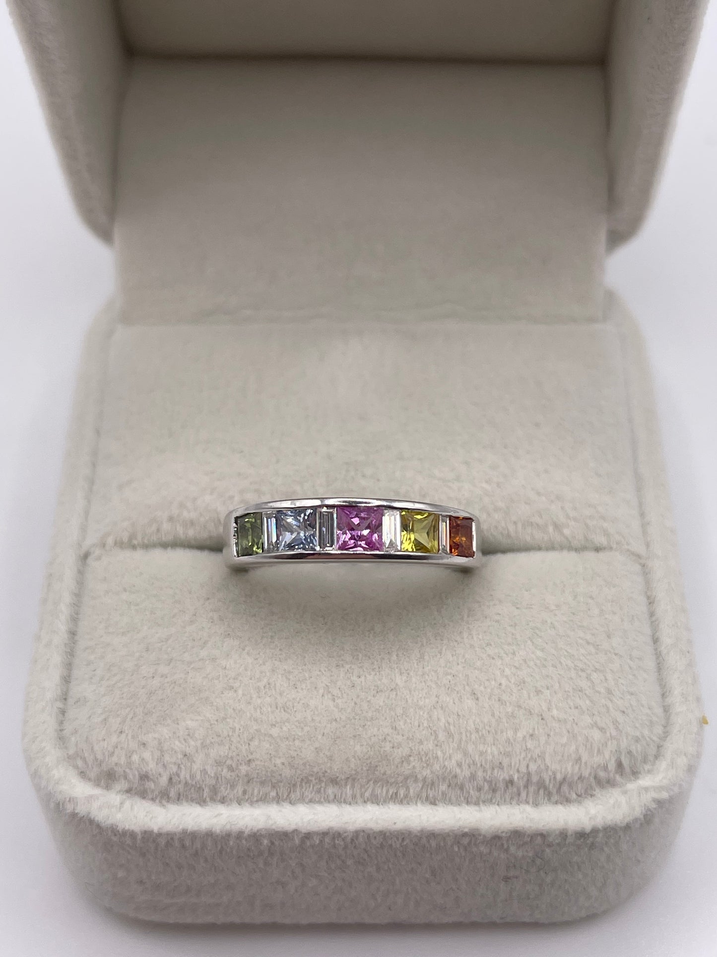 18ct white gold sapphire and diamond ring