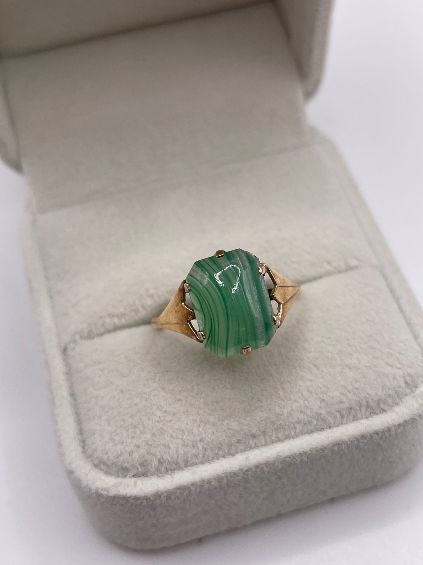 9ct gold agate ring