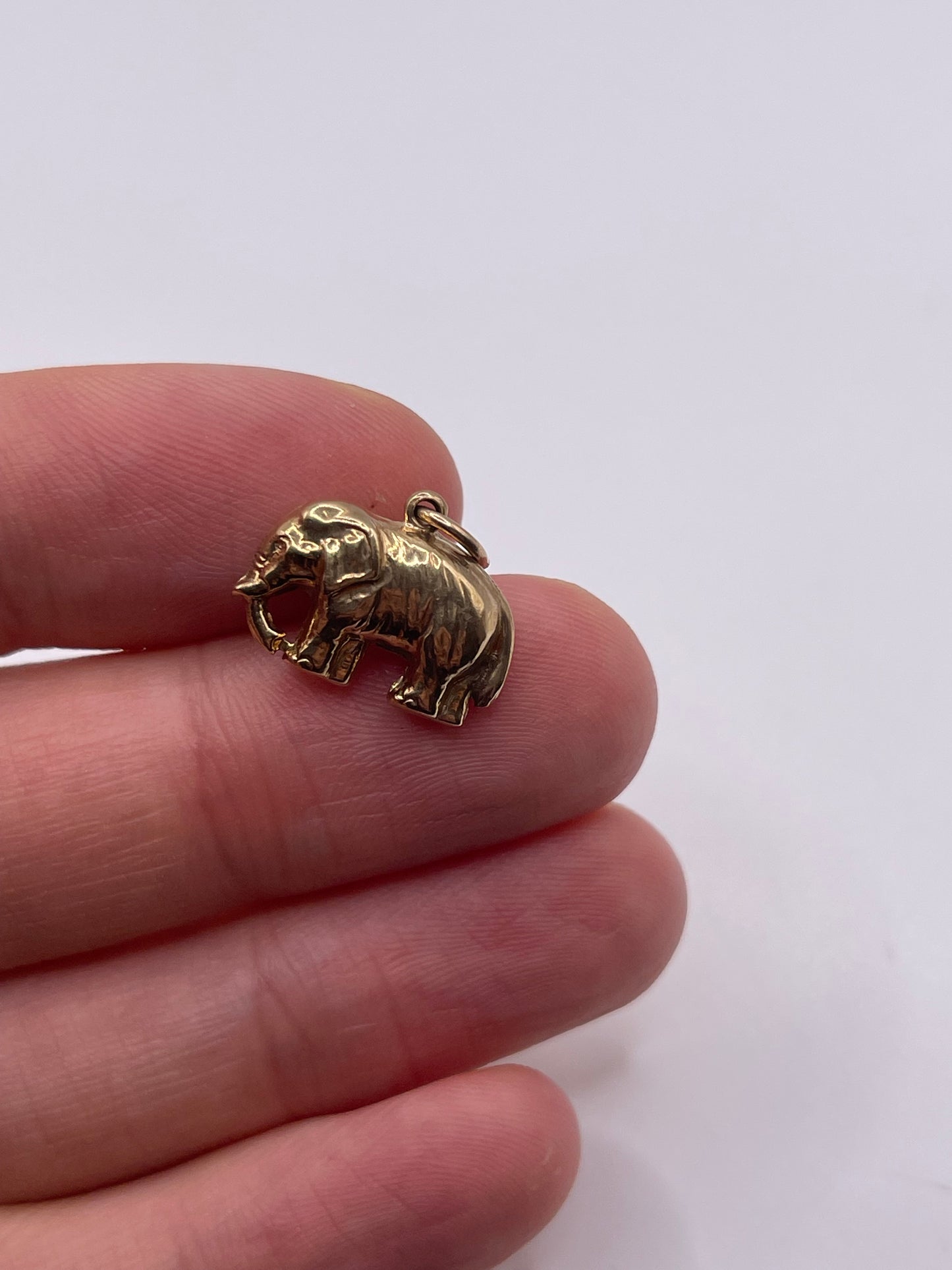 9ct gold elephant charm