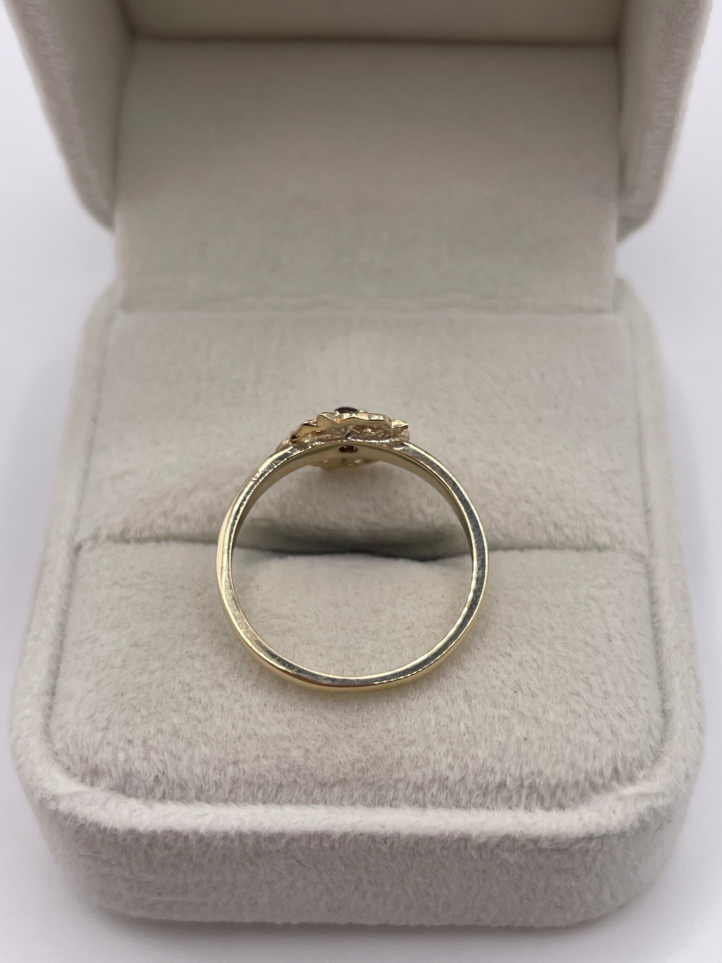 9ct gold garnet Tudor rose ring