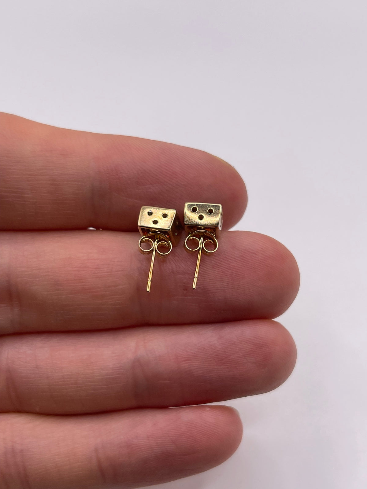 9ct gold garnet earrings