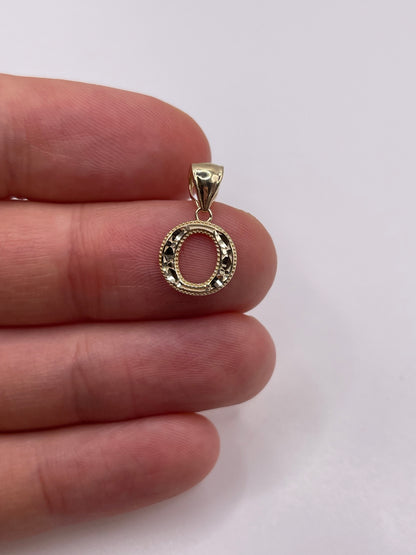 9ct gold initial O pendant