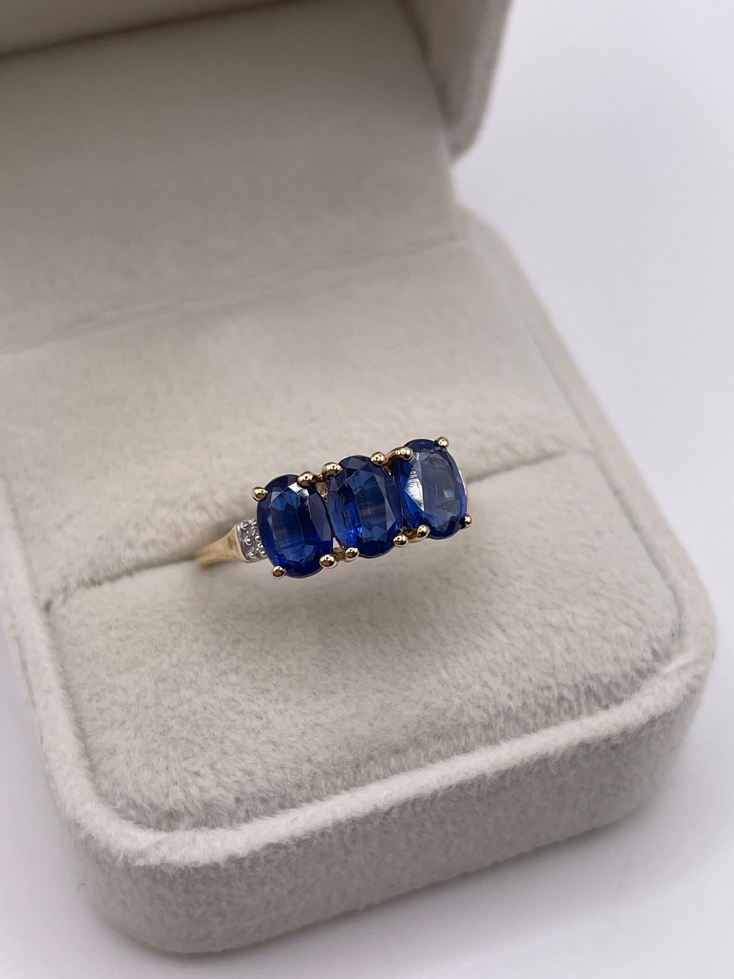 9ct gold kyanite and diamond ring