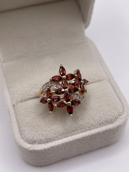 9ct gold garnet and diamond ring