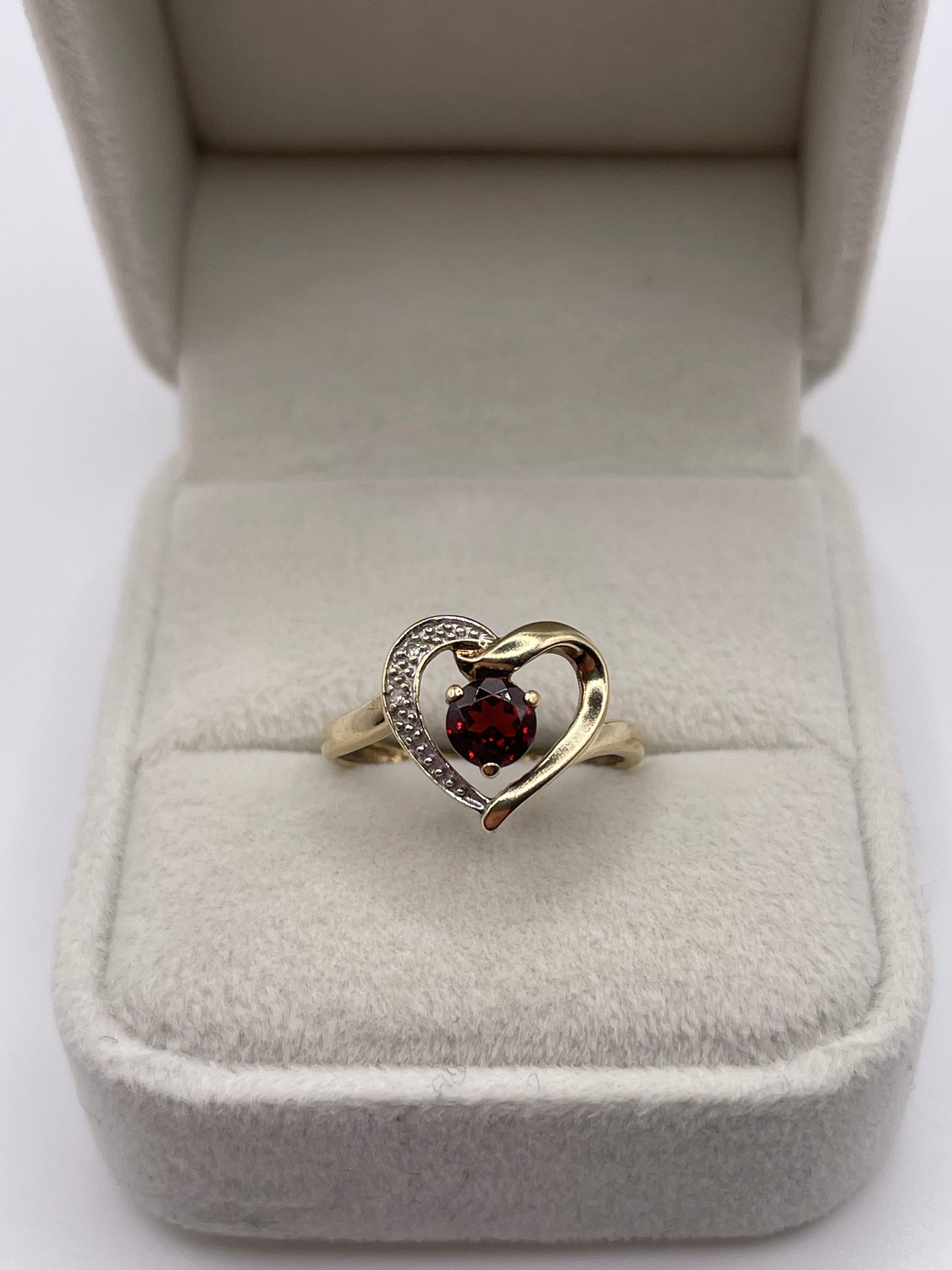 9ct gold garnet and diamond heart ring
