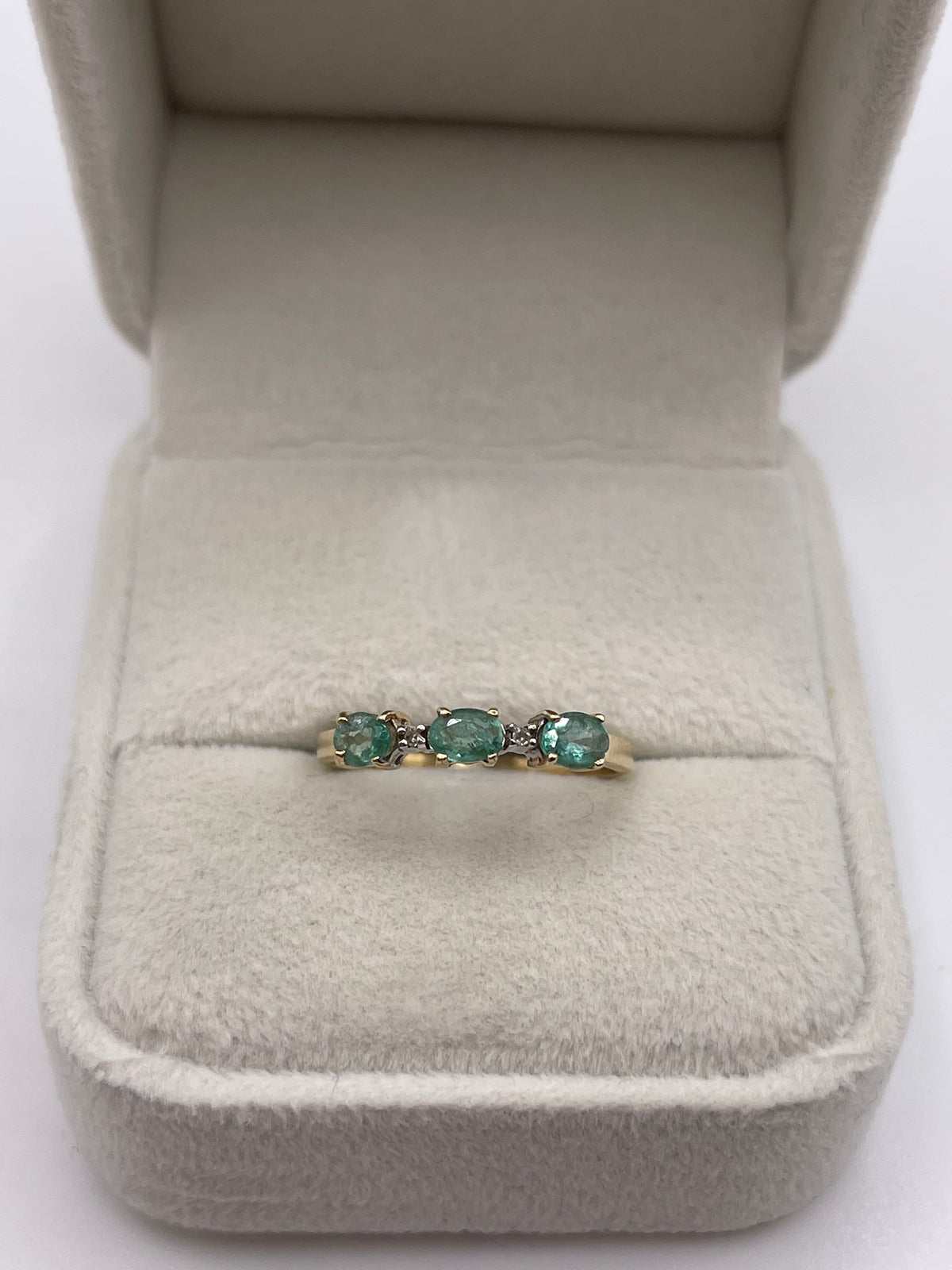 9ct gold emerald and diamond ring
