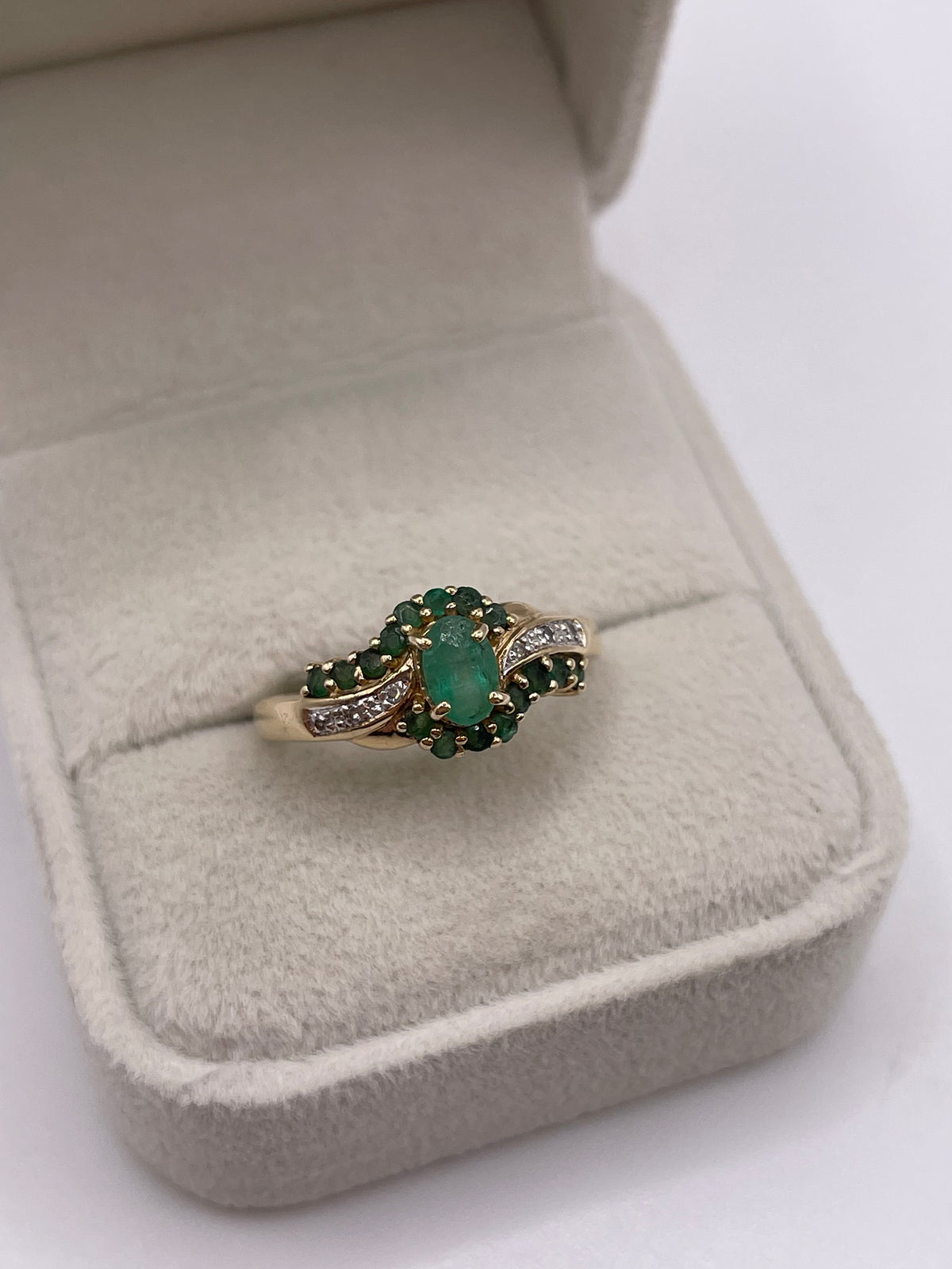 9ct gold emerald and diamond ring