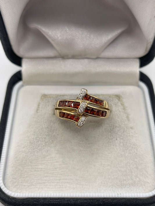 9ct gold garnet and diamond ring