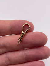 Load image into Gallery viewer, 9ct gold dog clip 11
