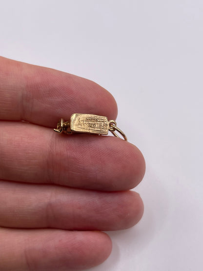 9ct gold sewing machine charm