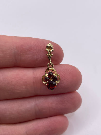 9ct gold garnet cluster pendant